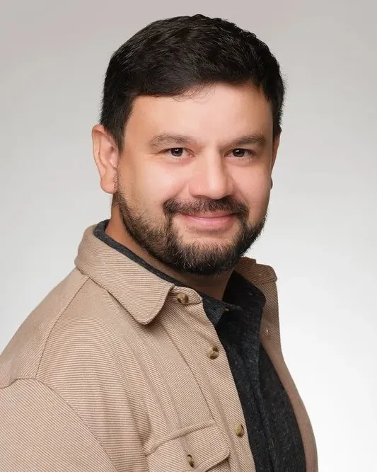 Headshot by Aha! Concepts